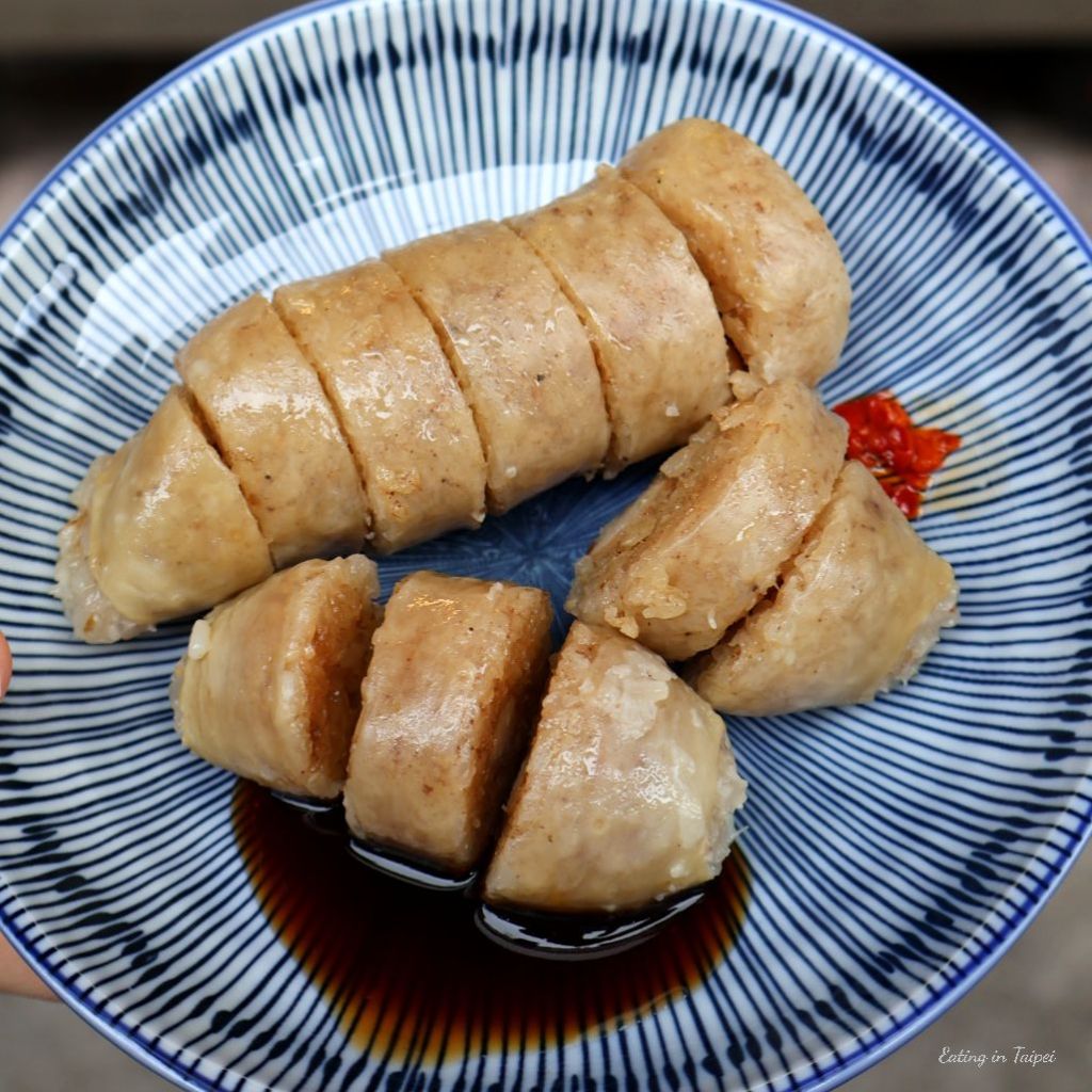 Shilin night market Sticky Rice Sausage 3
